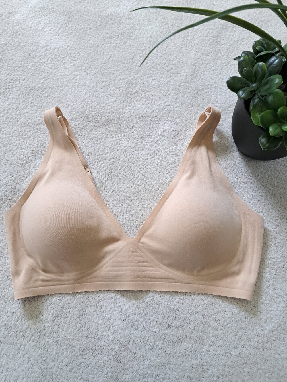 Splendid Gel Bonded Plunge Bra Beige Size Large Wire Free Loungewear Smooth